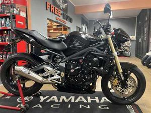 TRIUMPH STREET TRIPLE 675