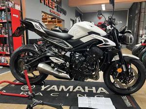 TRIUMPH STREET TRIPLE 765