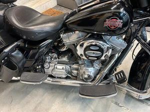 HARLEY-DAVIDSON ELECTRA GLIDE - KLASSIKER IN SCHWARZ