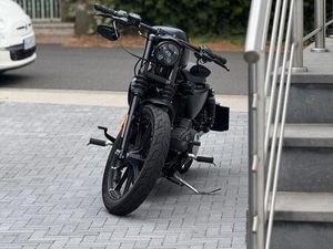 HARLEY-DAVIDSON SPORTSTER 883 IRON BOBBER