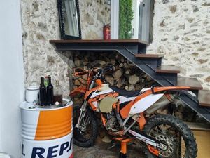 KTM EXC 250 4 T DE 2016 COM MATRÍCULA MILHEIRÓS DE POIARES