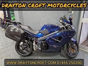 TRIUMPH SPRINT ST 1050 (ABS) 1050 CC