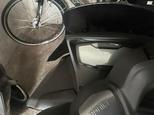 APRILIA SXR 50 E5 ROLLER - NUR 40 KM GEFAHREN