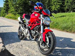DUCATI MONSTER 696