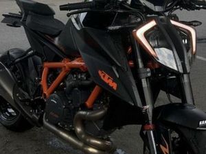 KTM 1290 SUPERDUKE R 2021 NA GARANTIA VISEU