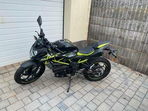 KAWASAKI Z125, SCHWARZ-GRÜN, SEHR GEPFLEGT