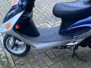 KYMCO YAGER 50 CCM ROLLER 2-TAKTER BLAU