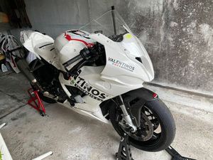 BMW S1000RR PISTE - PRÊTE POUR LA SAISON SUR CIRCUIT!