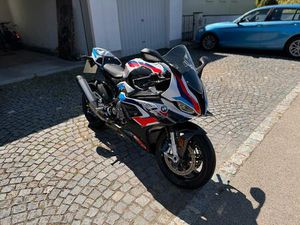 BMW M1000RR