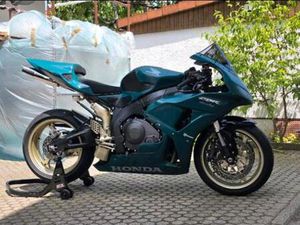 HONDA CBR 1000 RR FIREBLADE SC57 – RENNSTRECKE – TOP ZUSTAND