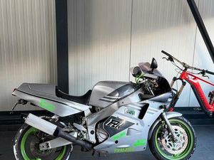 YAMAHA FZR 1000 EXUP