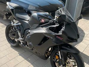 HONDA CBR 600RR 2024, 1800KM, UNFALLFREI, TOP ZUSTAND