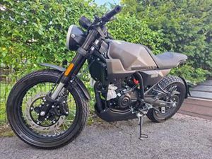 BRIXTON CROSSFIRE 125 CC LIQUID COOLED