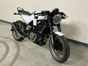 2022 HUSQVARNA MOTORCYCLES SVARTPILEN 401