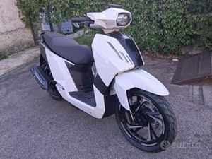 PEUGEOT TWEET 125 CC BIANCO