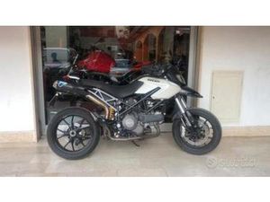 DUCATI HYPERMOTARD 821