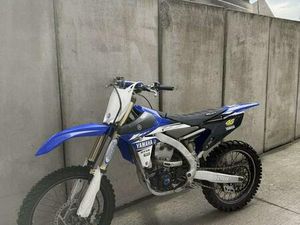 ② YAMAHA YZF 450 2018 20H LIGNE AKRAPOVIC