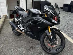 YAMAHA YZF-R125