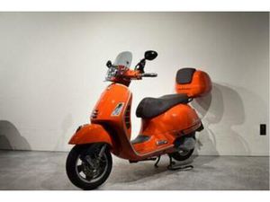 VESPA GTS 300 HPE ARANCIO | 2022 | 2500KM — SCOOTERS | VESPA — MARKTPLAATS
