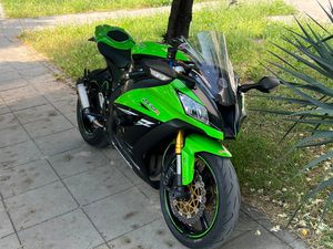 KAWASAKI ZXR ZX10R →