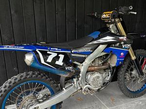 ② YAMAHA YZ450F