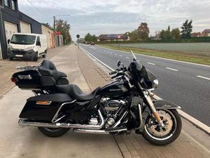 ② ELECTRA GLIDE LIMITED MET JEKILL AND HYDE UITLAAT