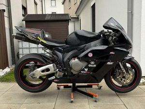 HONDA CBR 1000 SC57