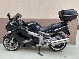 KAWASAKI ZZR 1200 →