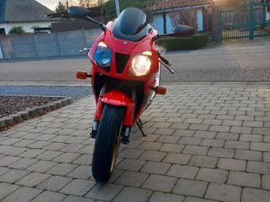 ② HONDA VTR SP1 2001