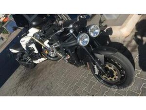 TRIUMPH SPEED TRIPLE 1050 2009