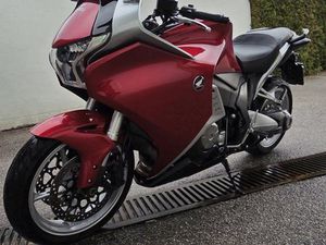 HONDA VFR 1200 F 1200 CM3, 2011 GOD.