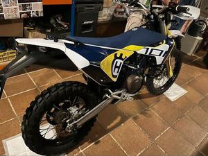 HUSQVARNA - 701 ENDURO