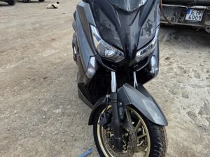 YAMAHA X-MAX →