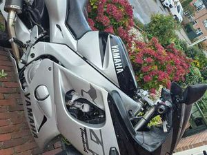 YAMAHA FZR 600 THUNDERCAT ZILVER