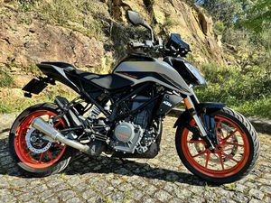 KTM DUKE 390 POUCOS KM CIDADE DA MAIA