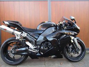 KAWASAKI ZX 10 R. LOVELY LOOKING.. BIKE .. NICE EXTRAS,OHLINS DAMPER,SUEDE SEAT