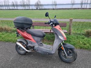 KYMCO AGILITY 45KMH ROLLER MIT KOFFER UND ANHÄNGERKUPPLUNG