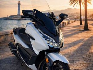 HONDA FORZA 125 EM LISBOA CAMPOLIDE