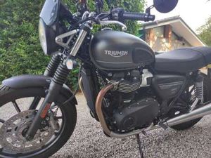 TRIUMPH STREET TWIN 900 VERDE