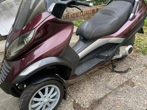 ROLLER PIAGGIO MP 3 250 CC. TÜV 04. 2027