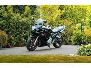 SUZUKI GSX650F / TOP / TÜV NEU / UNFALLFREI + 2X GRATIS STÄNDER