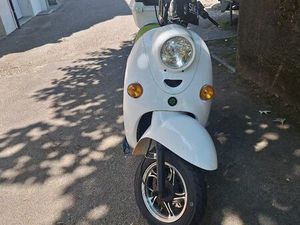 SNE STREET SOUND ELECTRIC SCOOTER, NEW CONDITION!