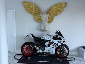DUCATI PANIGALE V2 VIELE EXTAS! WIE NEU!