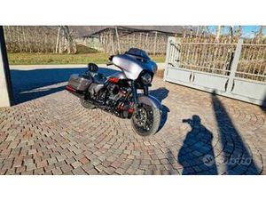 HARLEY-DAVIDSON CVO STREET GLIDE FLHXSE