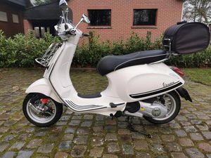 ② VESPA SPRINT 125IÈ ABS SPORT.SLECHTS 2500 KMS.BJ 08-2015.
