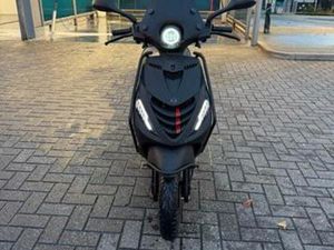 PIAGGIO ZIP 4TAKT, FULL OPTION — SCOOTERS | PIAGGIO — MARKTPLAATS