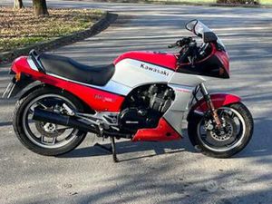 KAWASAKI GPZ 900 R