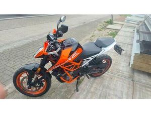 ② KTM DUKE 390