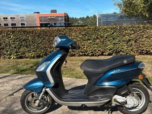 ② PIAGO SCOOTER 50CC (ORGINELE LAK)