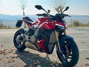 DUCATI STREETFIGHTER V4S 2025 COME NUOVA